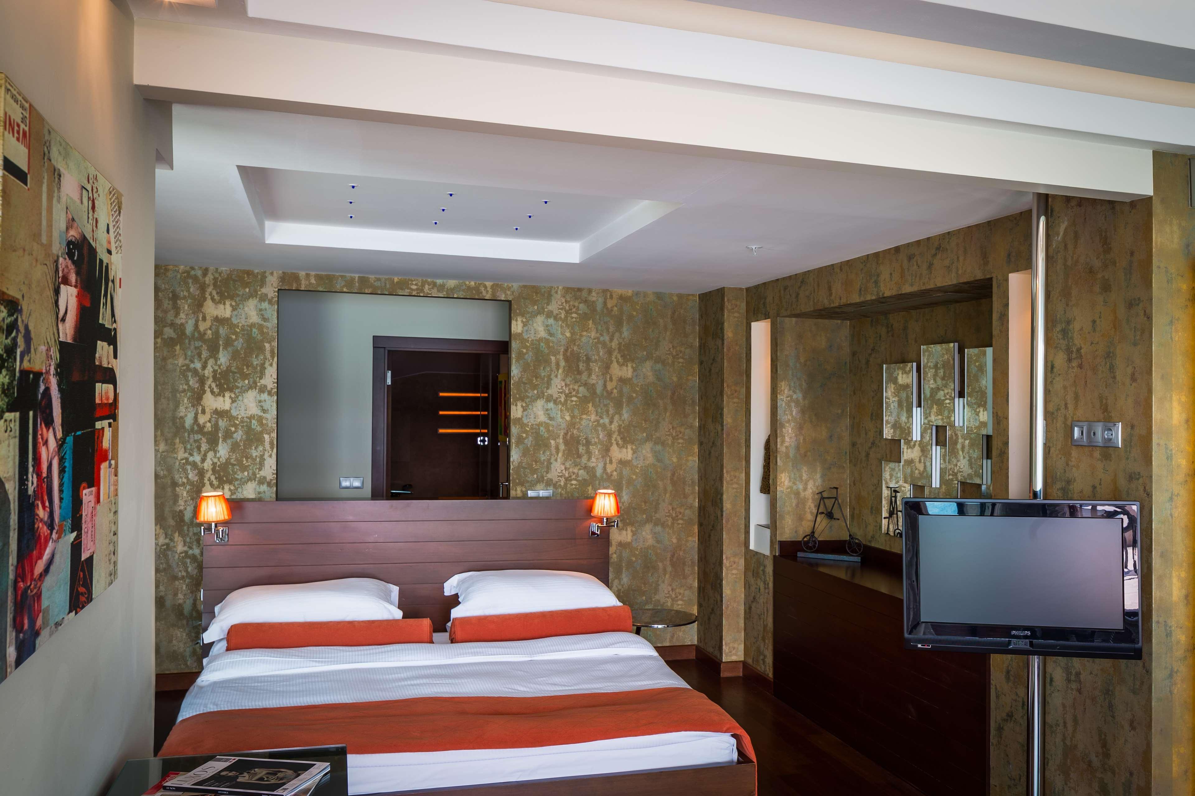 فندق راديسون بلو بوسفوروس اسطنبول المظهر الخارجي الصورة A bedroom at the hotel