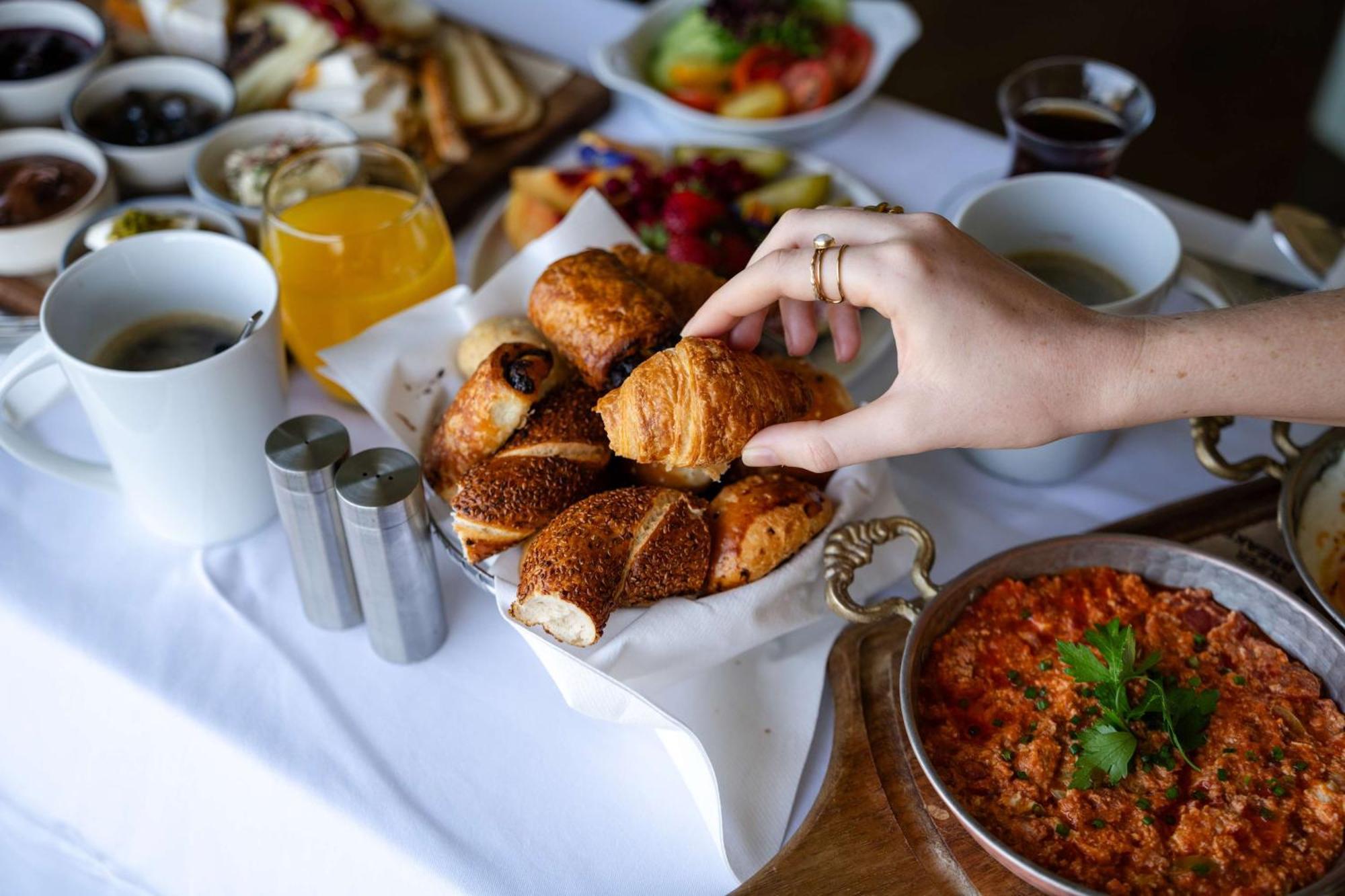 فندق راديسون بلو بوسفوروس اسطنبول المظهر الخارجي الصورة Turkish breakfast